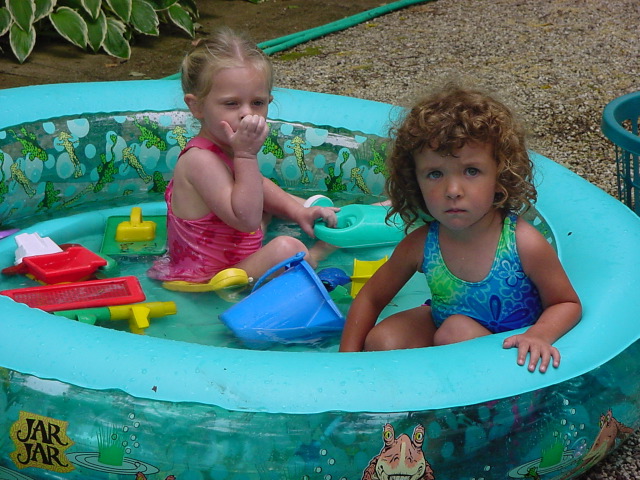 LG/Chlo&eacute;,Elisabeth/Pool1