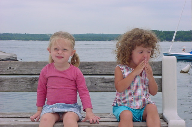 LG/Chlo&eacute; & Elizabeth 1